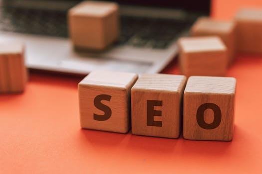 Consultant freelance SEO : de qui s’agit-il et quels sont ses avantages ?